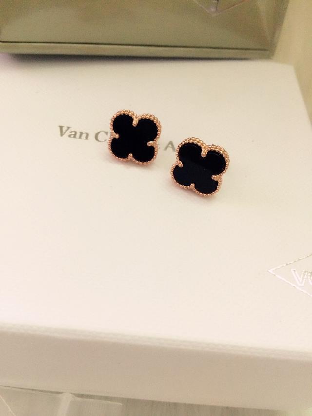 Van Cleef & Arpels Earrings VCA1214028