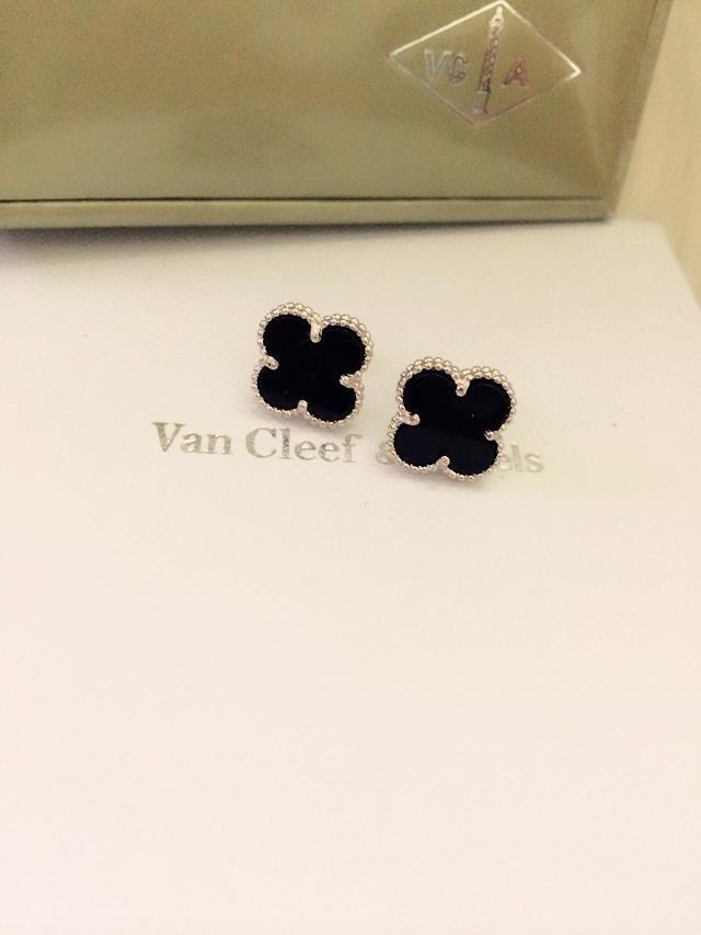 Van Cleef & Arpels Earrings VCA1214029