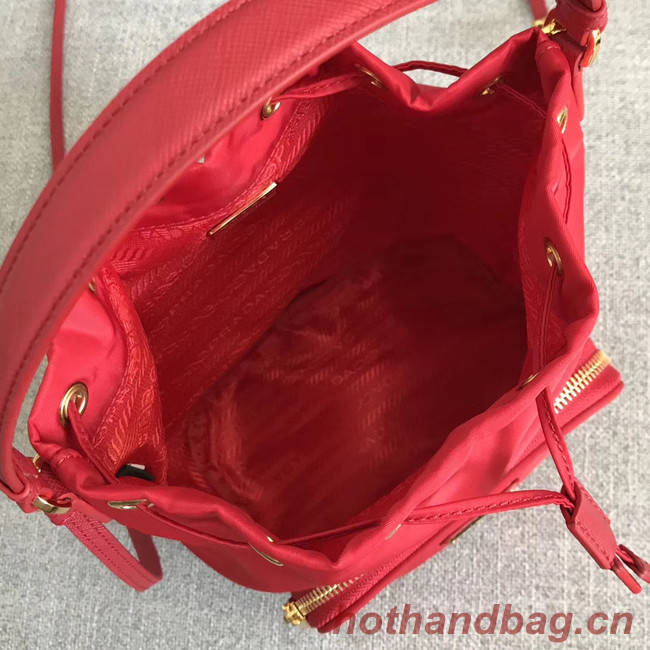 Prada Re-Edition nylon Tote bag 81166 red