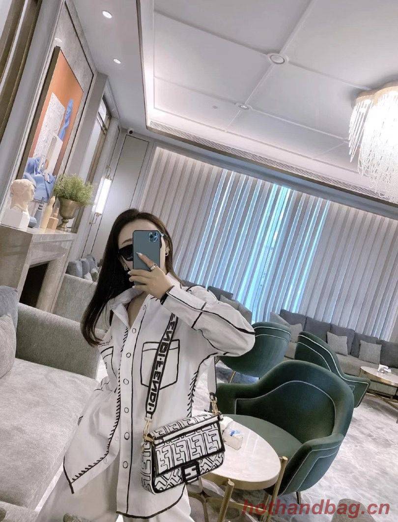 Fendi BAGUETTE Original Leather Bag F2468 White Fendi BAGUETTE Original Leather Bag F2468 White