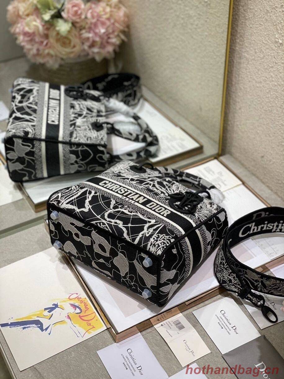 MEDIUM LADY D-LITE BAG Black and white globe Embroidery M0565O