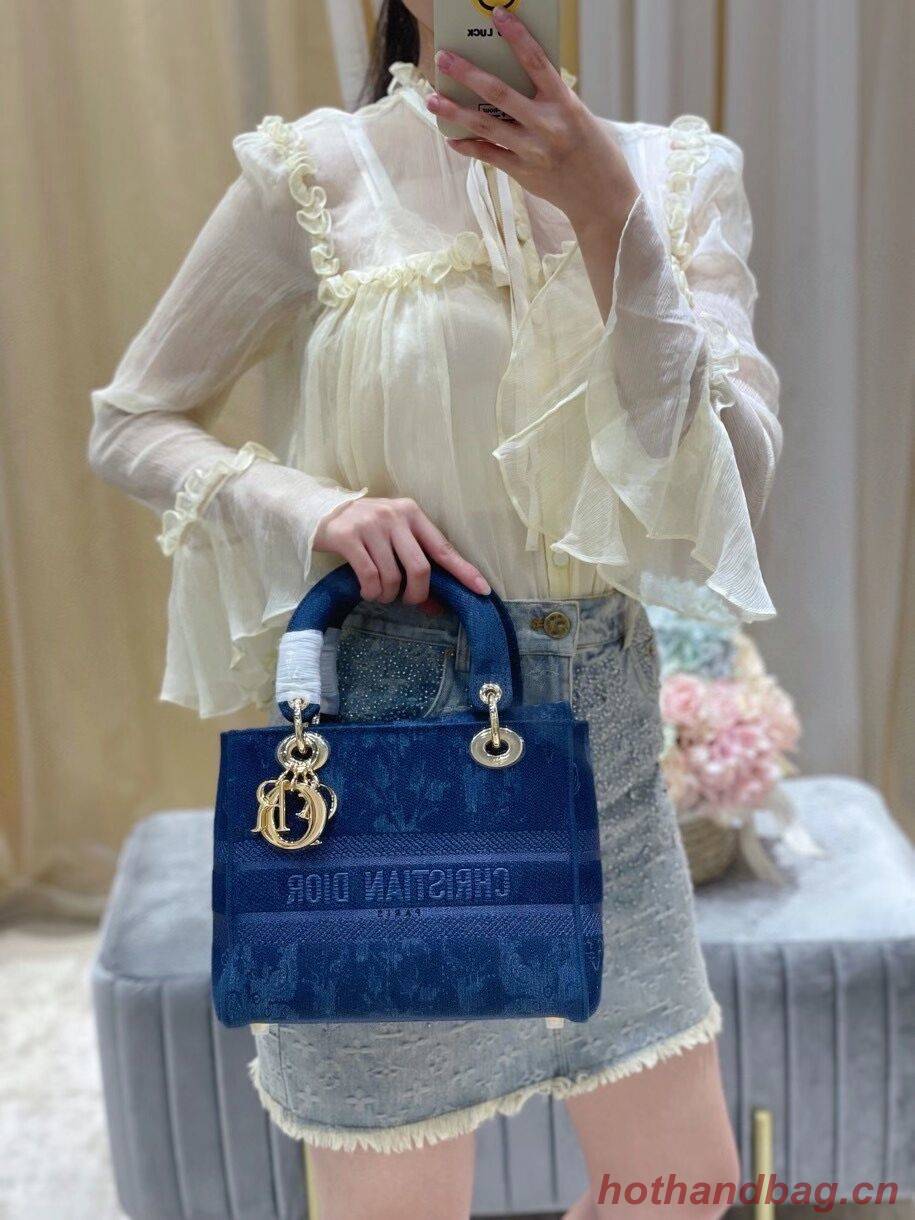 MEDIUM LADY D-LITE BAG Blue Dior Flowers Embroidered Denim M0565OJA