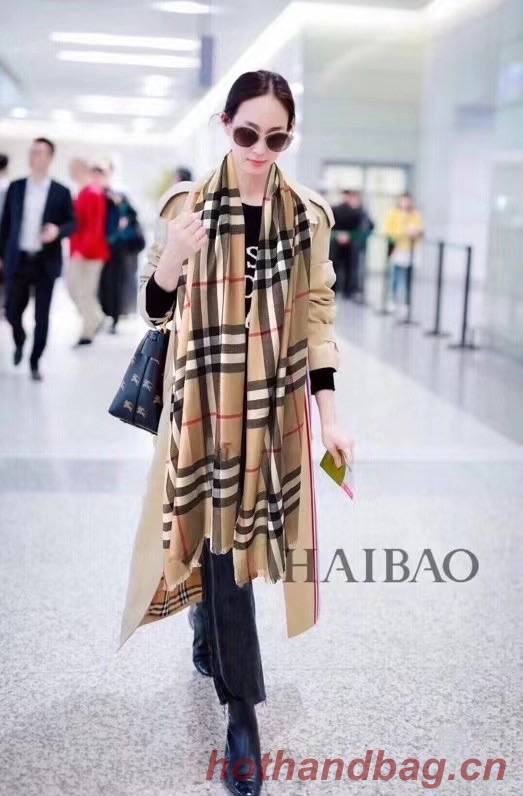 Burberry scarf Wool&Cashmere 33677