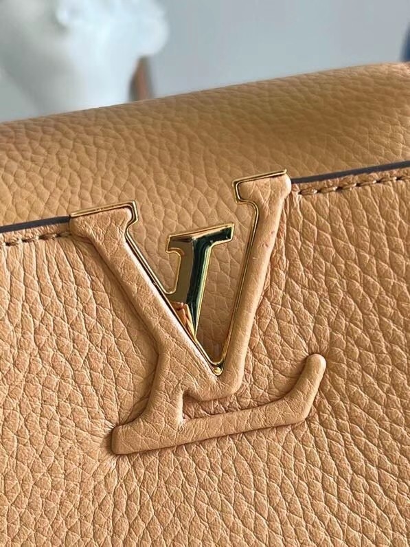 Louis Vuitton CAPUCINES BB M59226 apricot