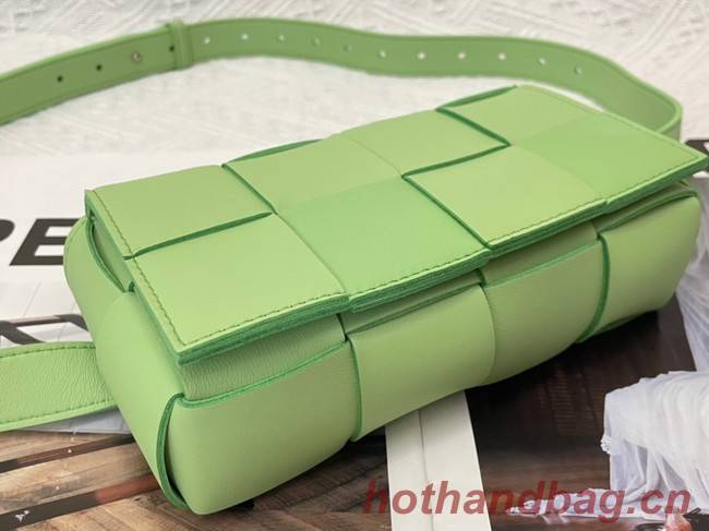 Bottega Veneta CASSETTE Mini intreccio leather belt bag 651053 green