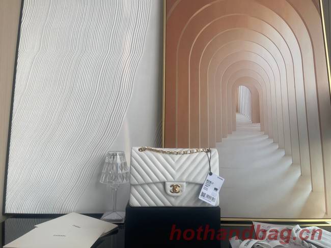 Chanel classic handbag Lambskin & gold Metal V01112 white