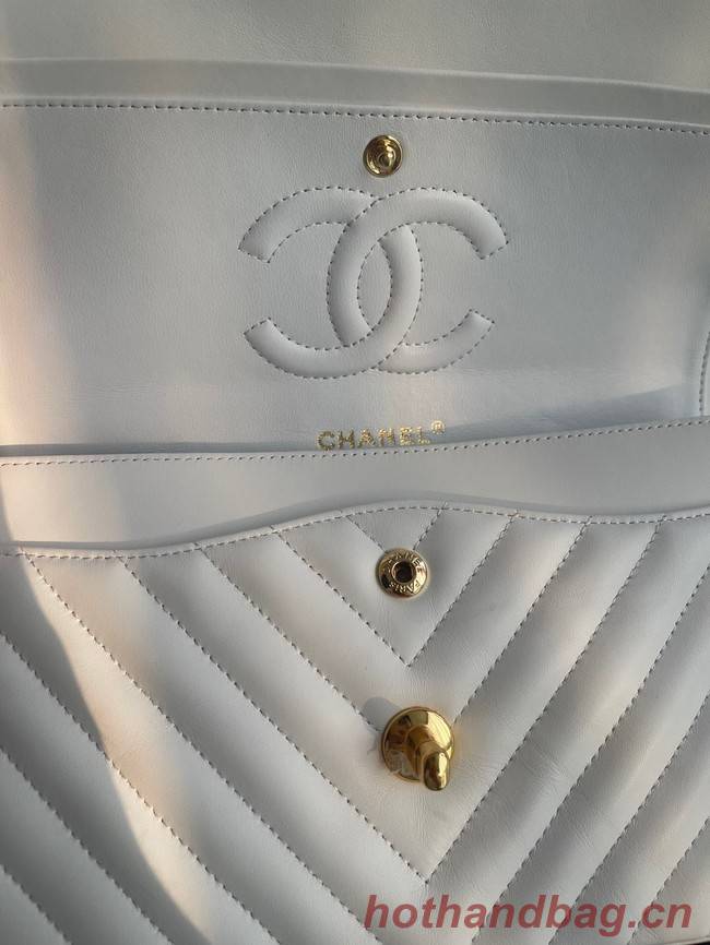Chanel classic handbag Lambskin & gold Metal V01112 white