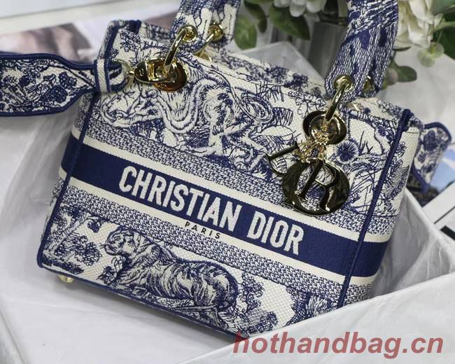 Dior MEDIUM LADY D-LITE BAG Embroidered M0565-17