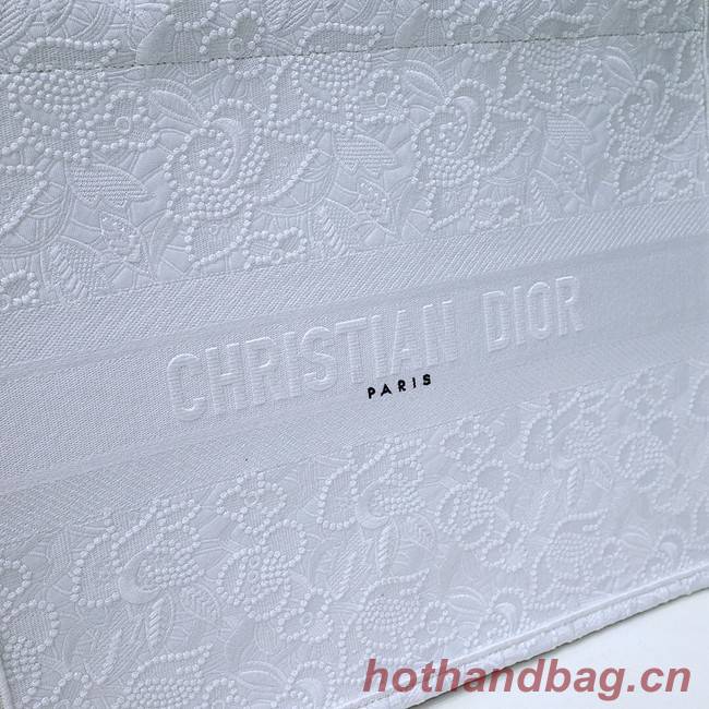 DIOR BOOK TOTE Embroidery C1286-33 white