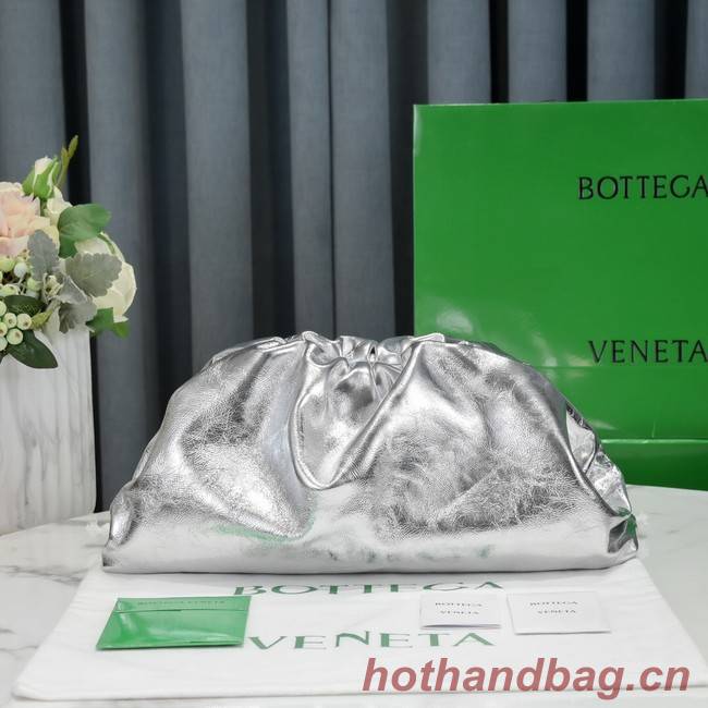 Bottega Veneta Leather clutch 576227 silver