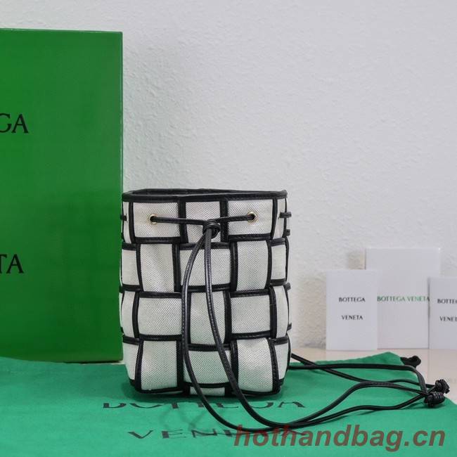 Bottega Veneta Mini intreccio leather crossbody bucket bag 680217 Natural&black