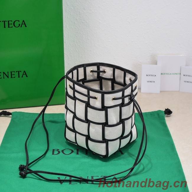 Bottega Veneta Mini intreccio leather crossbody bucket bag 680217 Natural&black
