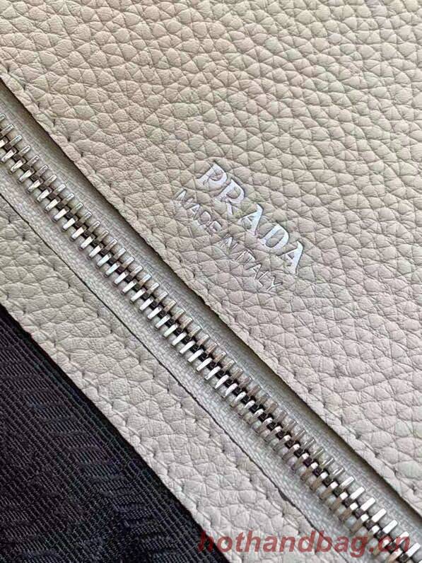 Prada Leather bag with shoulder strap 1DB443 white