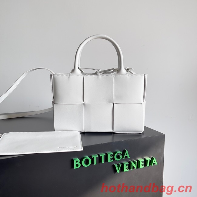 Bottega Veneta ARCO TOTE Small intrecciato grained leather tote bag 709337 white