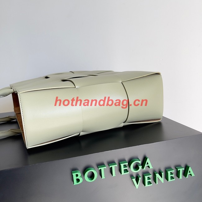 Bottega Veneta ARCO TOTE Large intrecciato grained leather tote bag 652868 light gray