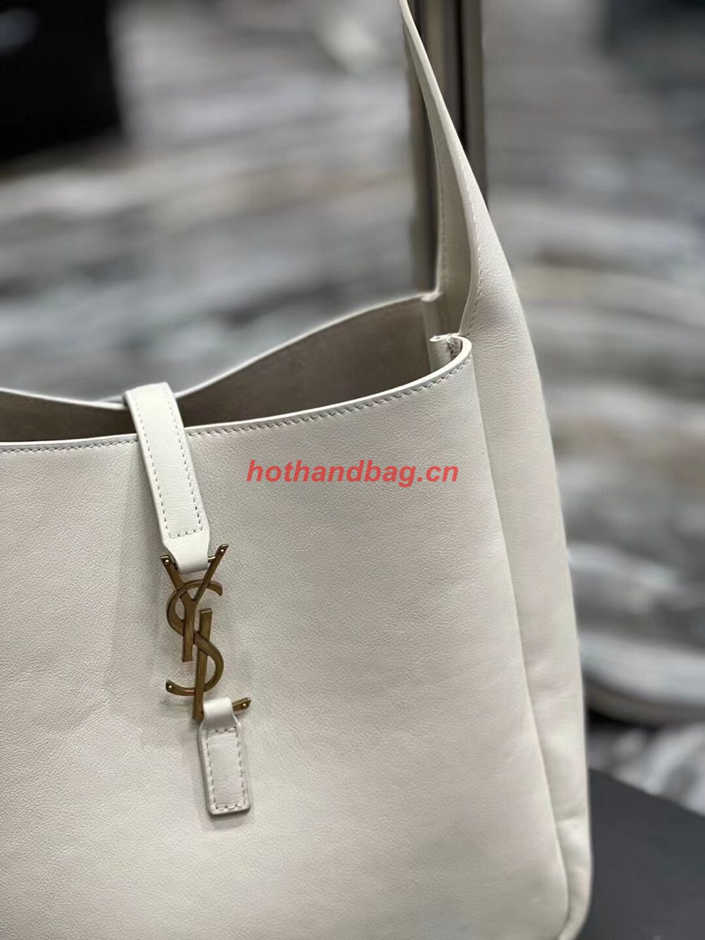 SAINT LAUREN LE 5 A 7 SOFT SMALL HOBO BAG IN SMOOTH LEATHER 713938 white