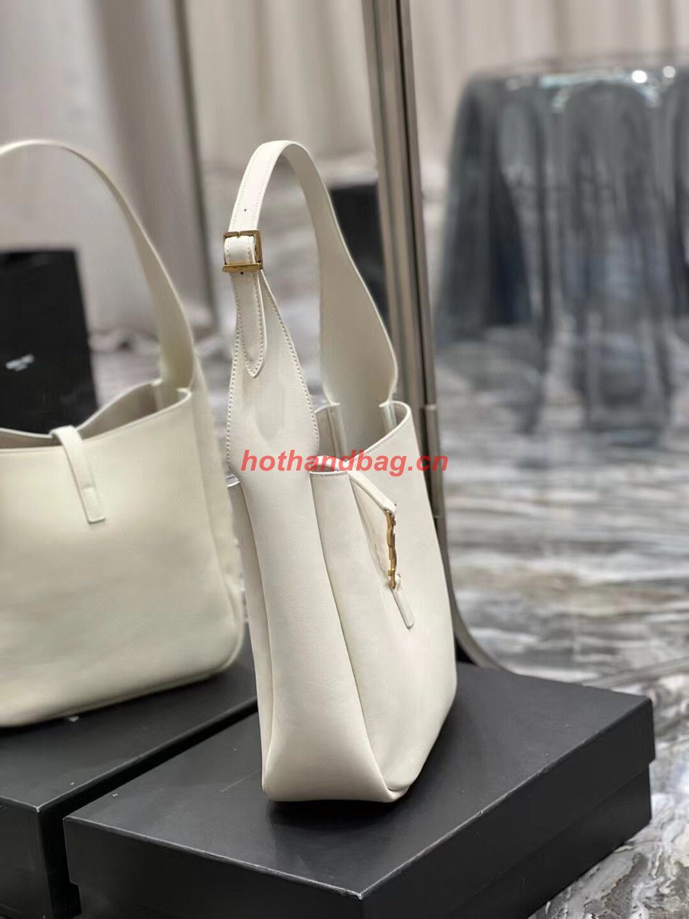 SAINT LAUREN LE 5 A 7 SOFT SMALL HOBO BAG IN SMOOTH LEATHER 713938 white