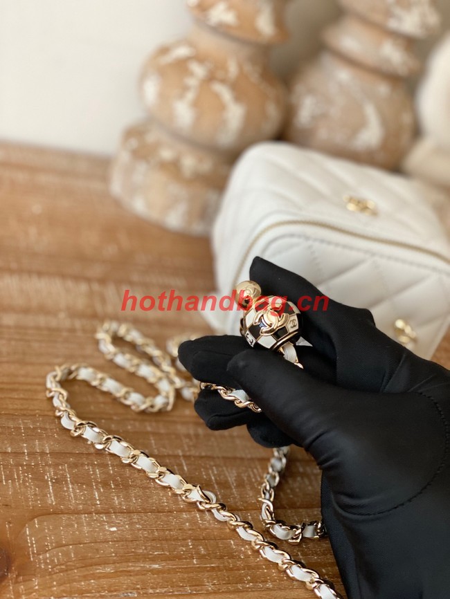 CHANEL SMALL VANITY WITH CHAIN Lambskin & Gold-Tone Metal 81241 White