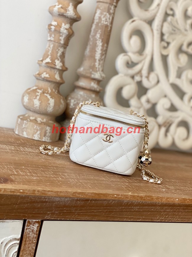 CHANEL SMALL VANITY WITH CHAIN Lambskin & Gold-Tone Metal 81241 White