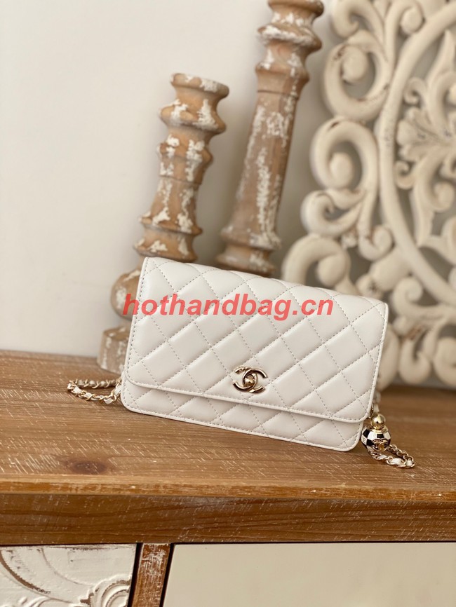 CHANEL WALLET ON CHAIN  AP1450 white