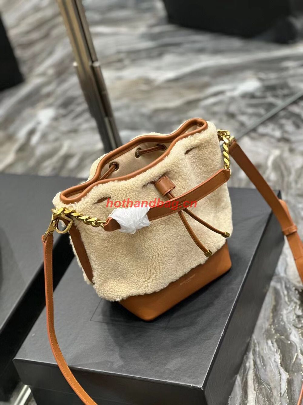 SAINT LAURENT DRAWSTRING IN SHINY LEATHER Y666407 brown