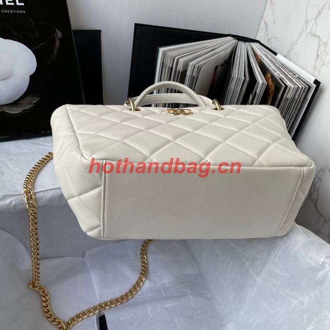 Chanel Lambskin & Gold-Tone Metal Shoulder Bag YO1864 white