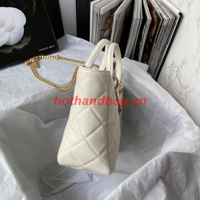 Chanel Lambskin & Gold-Tone Metal Shoulder Bag YO1864 white