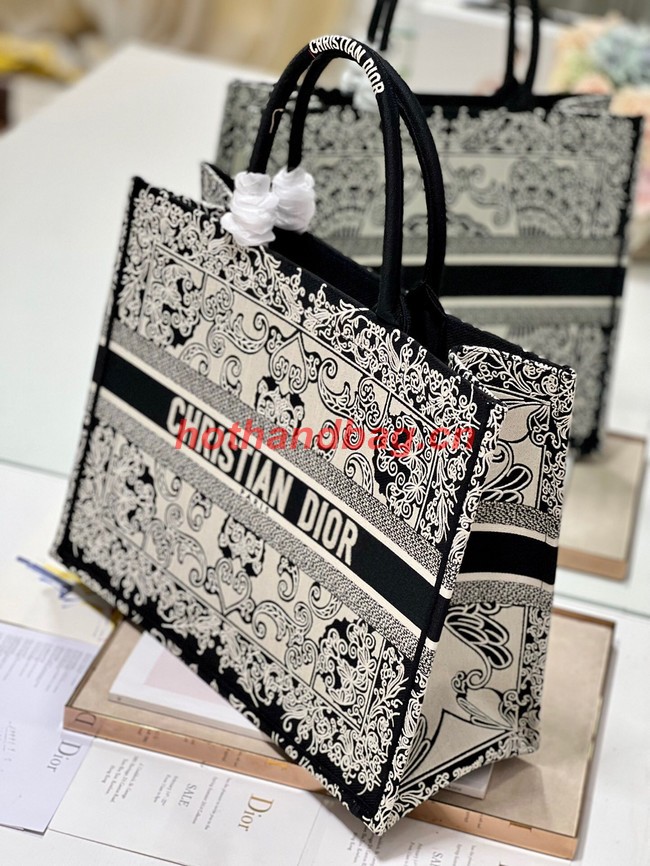 LARGE DIOR BOOK TOTE Dior Brocart Embroidery M1286ZEC