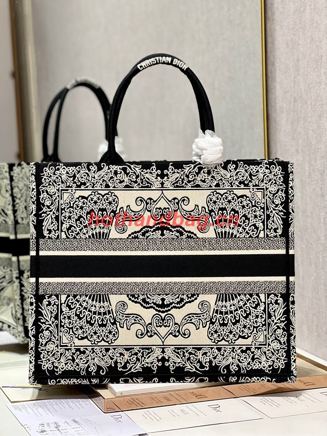 LARGE DIOR BOOK TOTE Dior Brocart Embroidery M1286ZEC