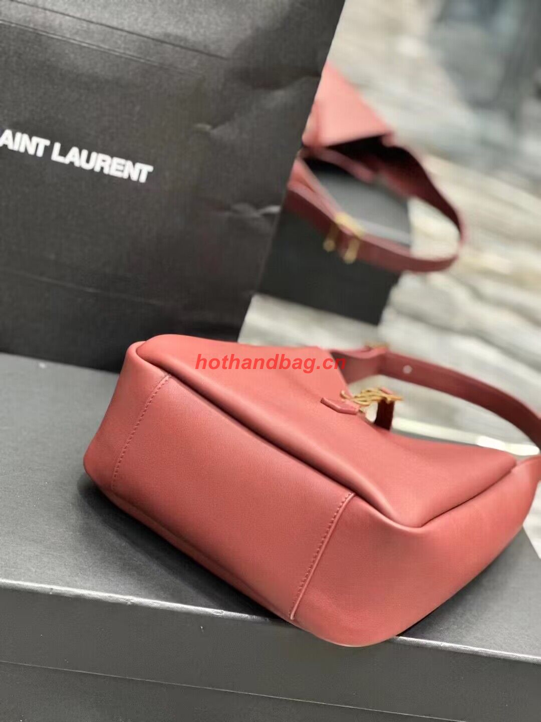 SAINT LAUREN LE 5 A 7 SOFT SMALL IN SMOOTH LEATHER 713938 ROUGE LEGION