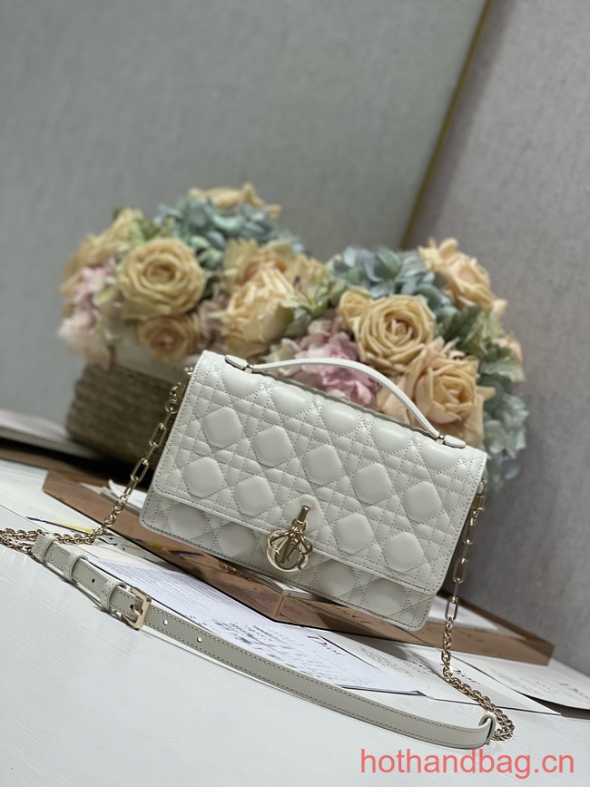 MISS DIOR TOP HANDLE BAG Latte Cannage Lambskin M0997ONG white