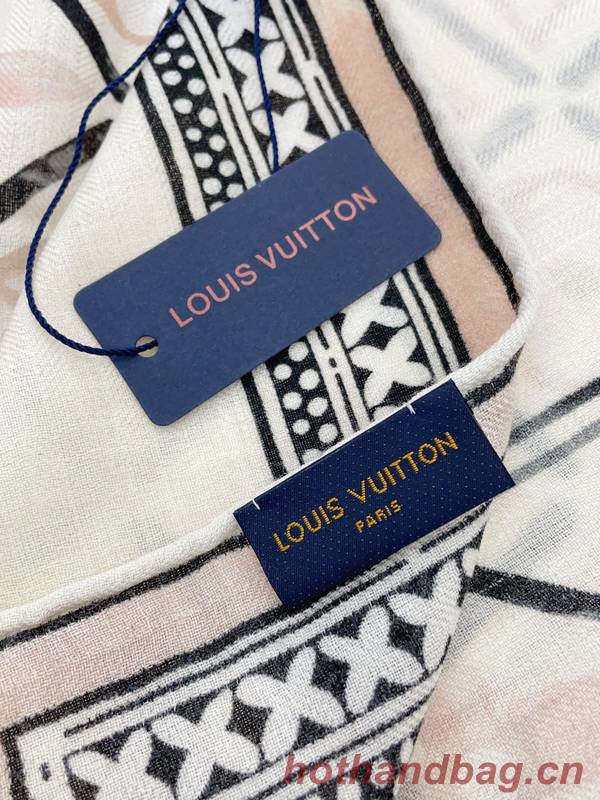 Louis Vuitton Scarf LVC00422