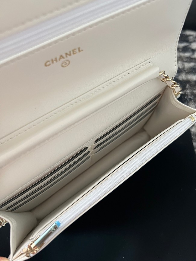 Chanel CLASSIC WALLET ON CHAIN AP0250 white