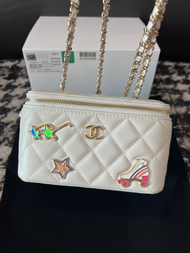 Chanel CLUTCH WITH CHAIN AP3044 white
