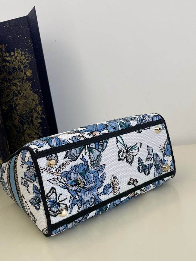 MEDIUM LADY D-LITE BAG White and Pastel Midnight Blue Toile de Jouy Mexico Embroidery M0565OE