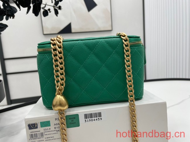 Chanel CLUTCH WITH CHAIN A68130 green