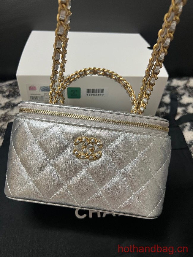 CHANEL CLUTCH WITH CHAIN AP3747 Silver