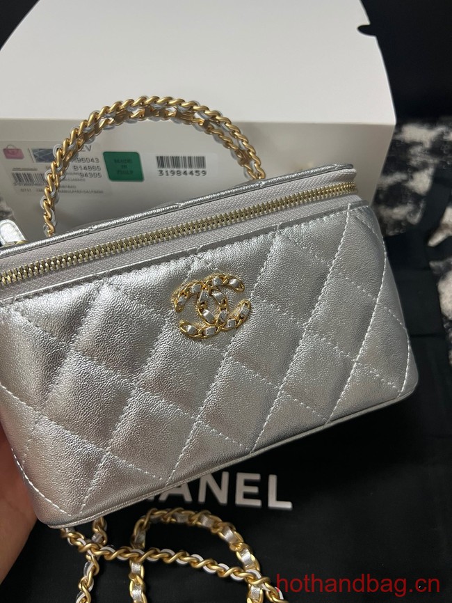 CHANEL CLUTCH WITH CHAIN AP3747 Silver
