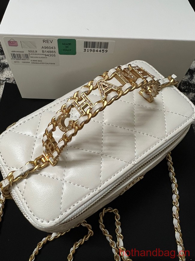 CHANEL CLUTCH WITH CHAIN AP3747 white