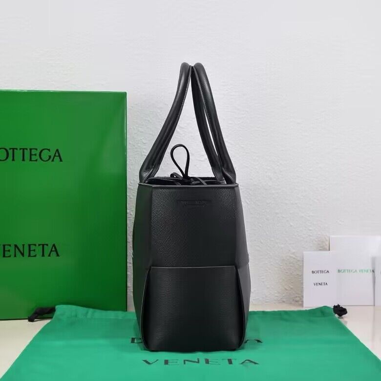 Bottega Veneta Medium Arco Intreccio grained Leather Tote Bag 9892 Black