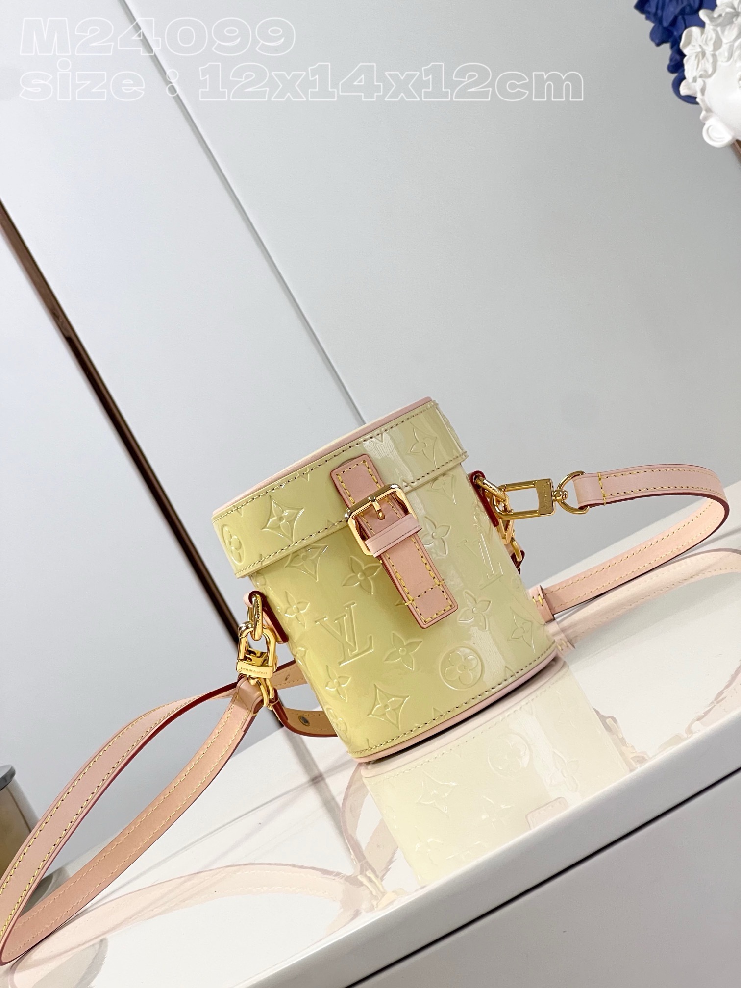 Louis Vuitton Astor M24099 Chic and Yellow