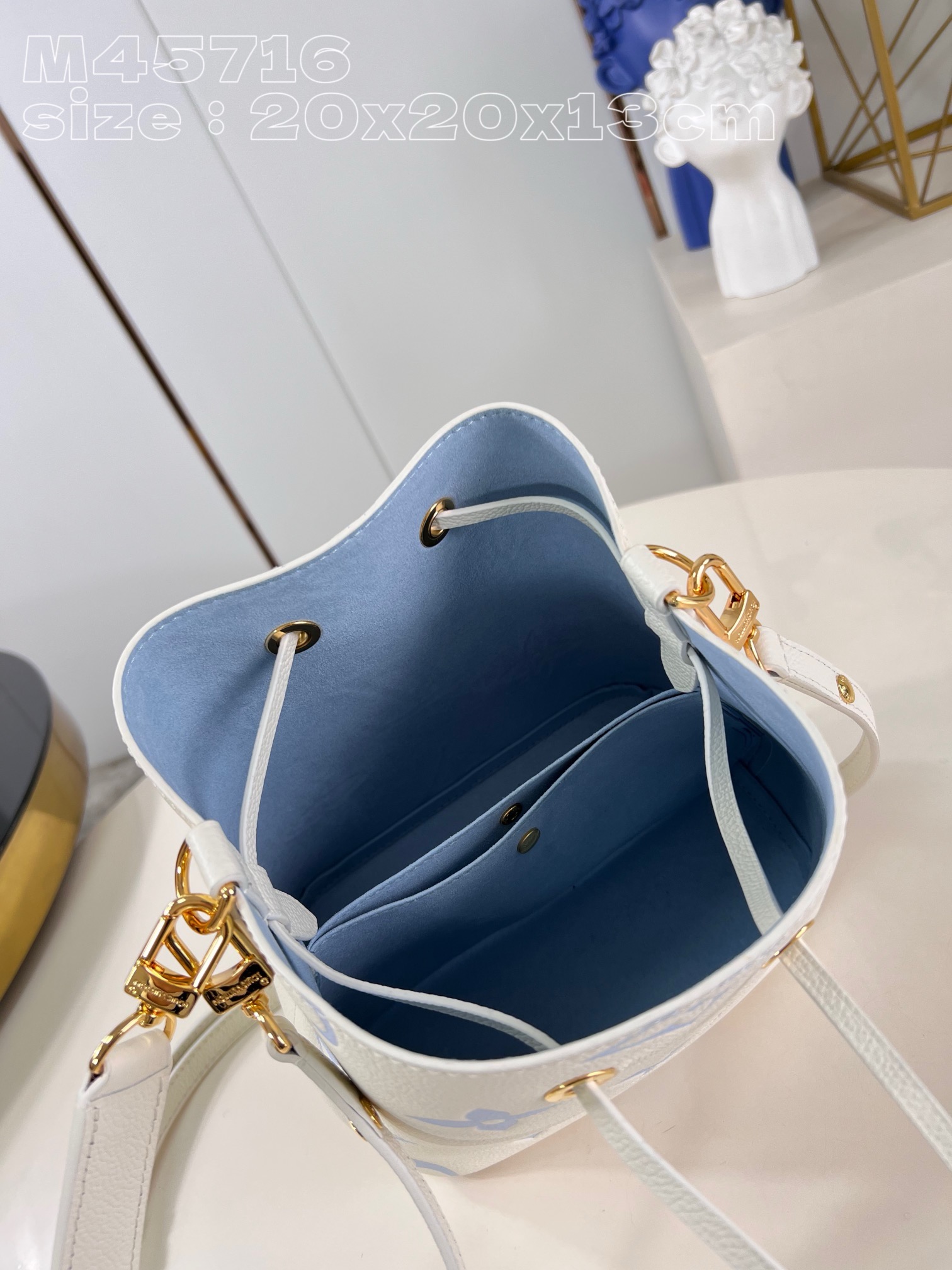 Louis Vuitton Noe Neonoe BB M22599 Latte&Candy Blue