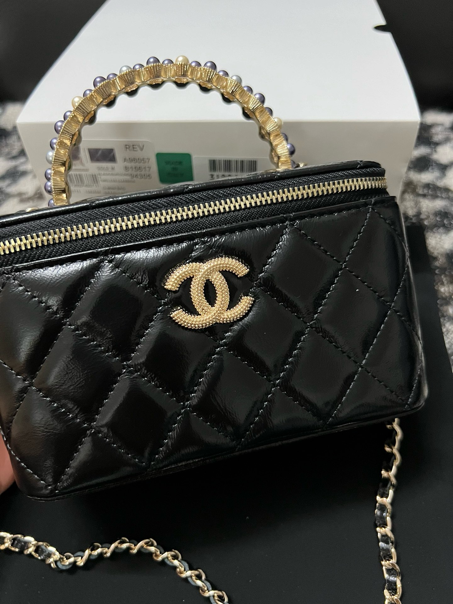 CHANEL CLUTCH WITH CHAIN AB3747 black