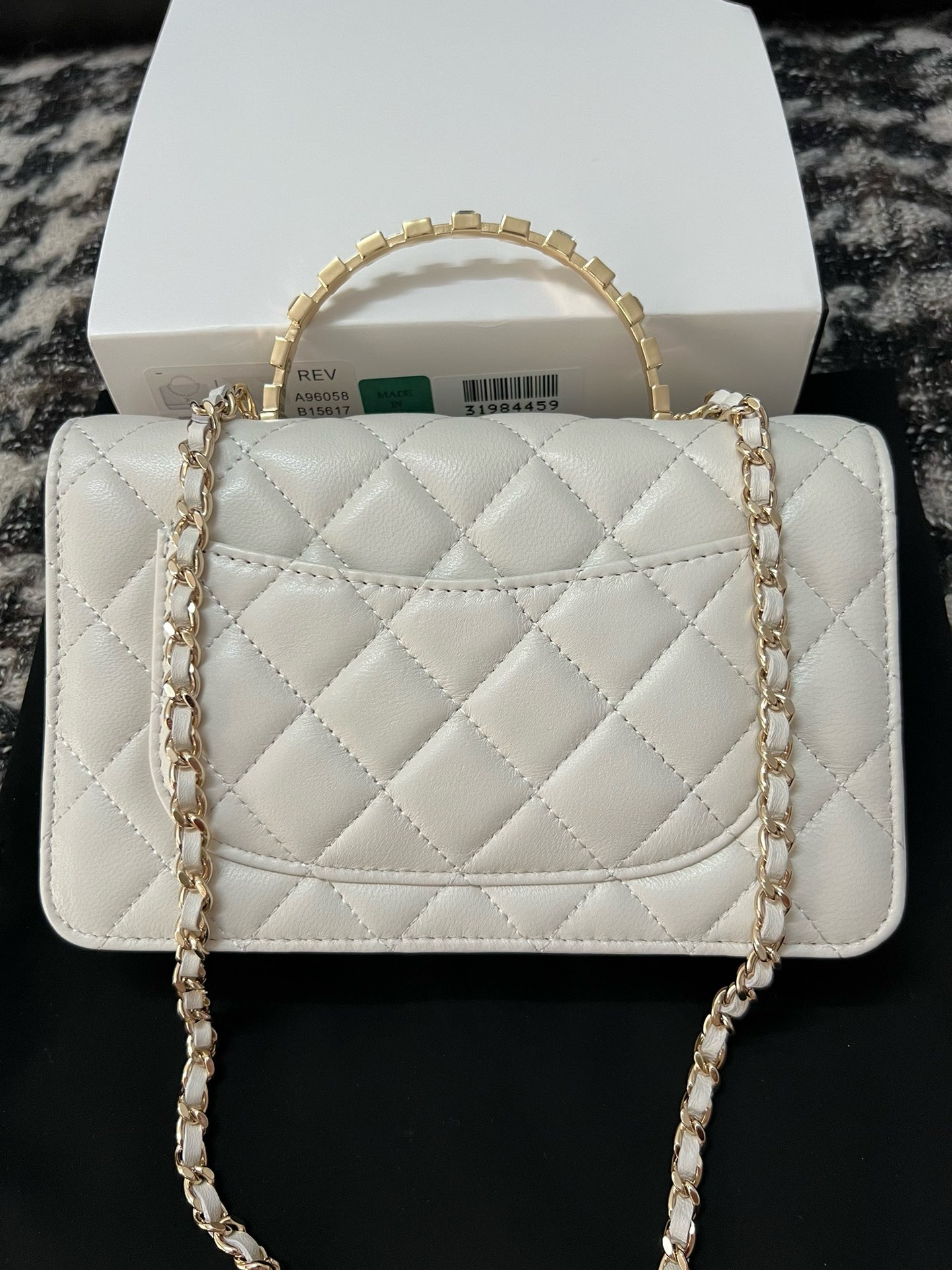 CHANEL FLAP PHONE HOLDER WITH CHAIN AB3566 white