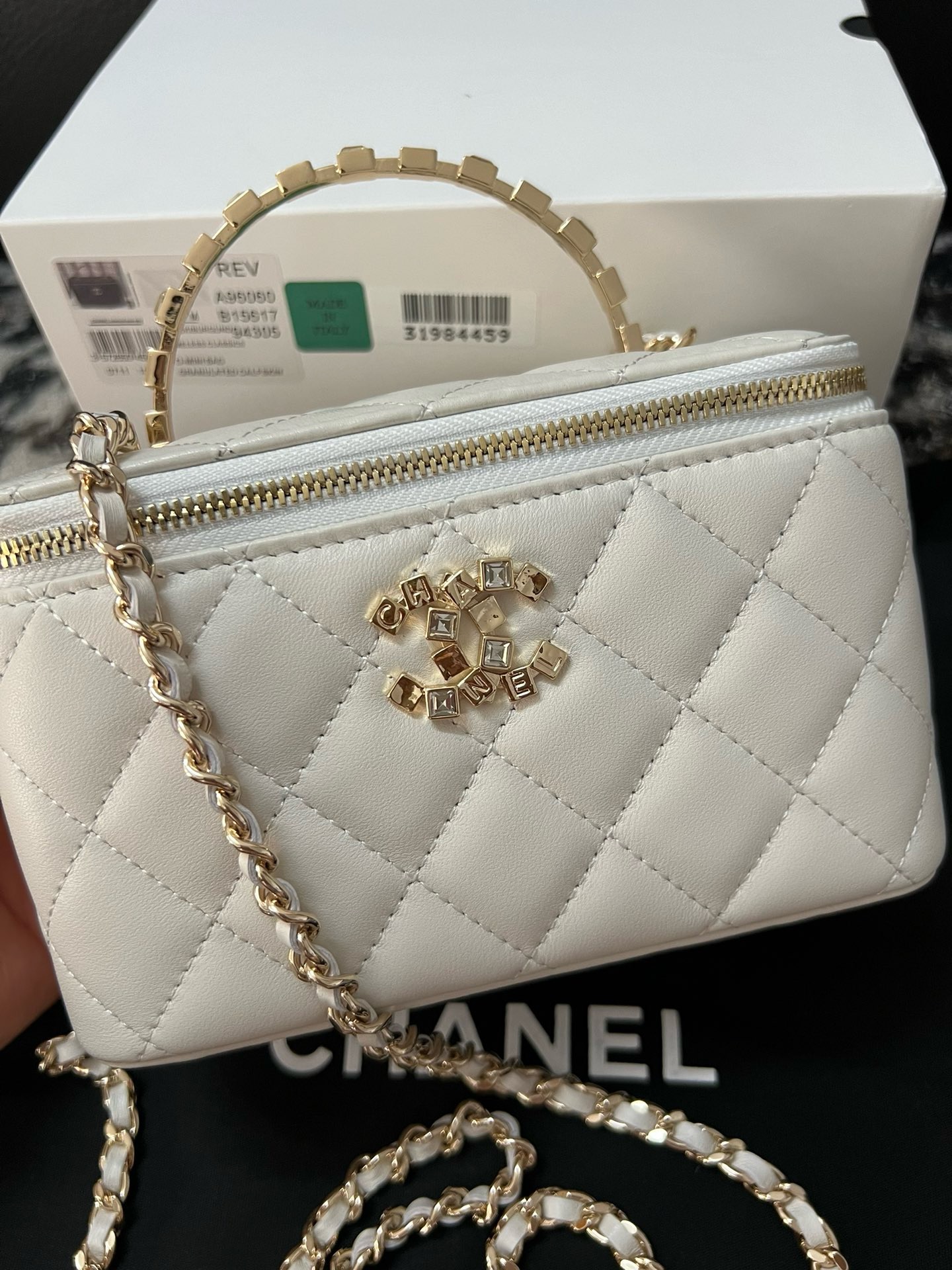 CHANEL CLUTCH WITH CHAIN AB3747 WHITE