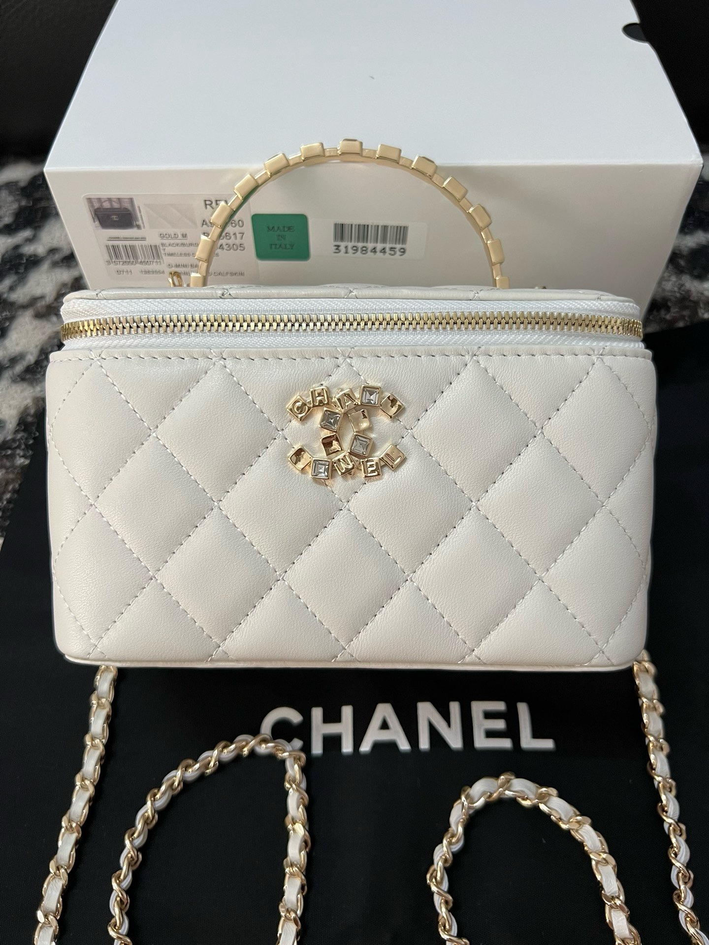 CHANEL CLUTCH WITH CHAIN AB3747 WHITE