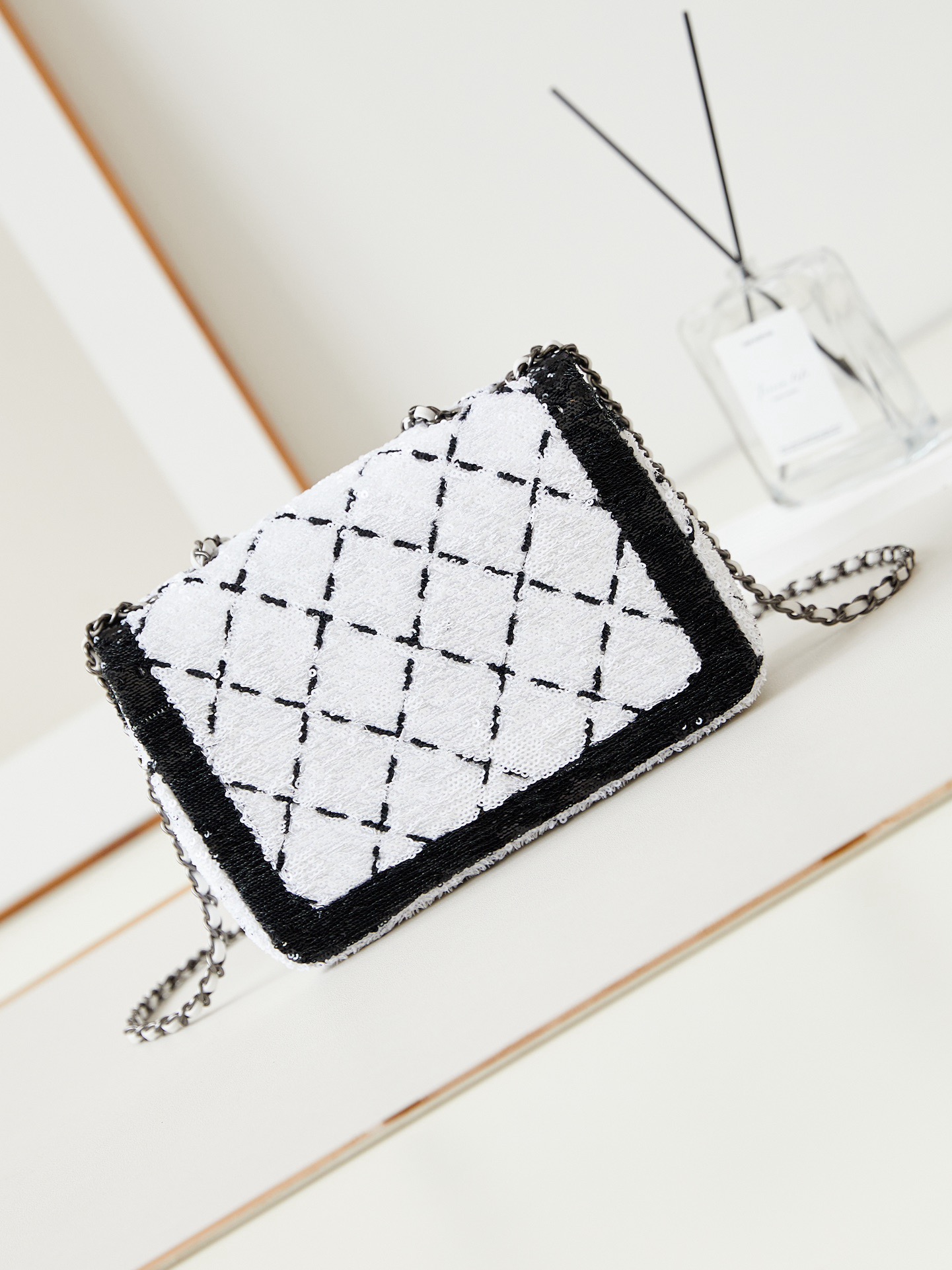 Chanel Tweed CLUTCH WITH CHAIN AS3788 white&black