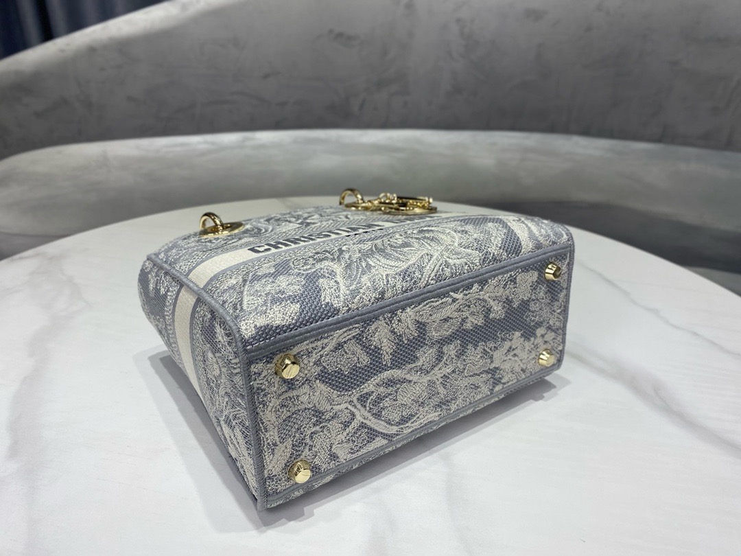 DIOR Medium Lady D-Lite Bag Toile de Jouy Embroidery M0565OTD light gray