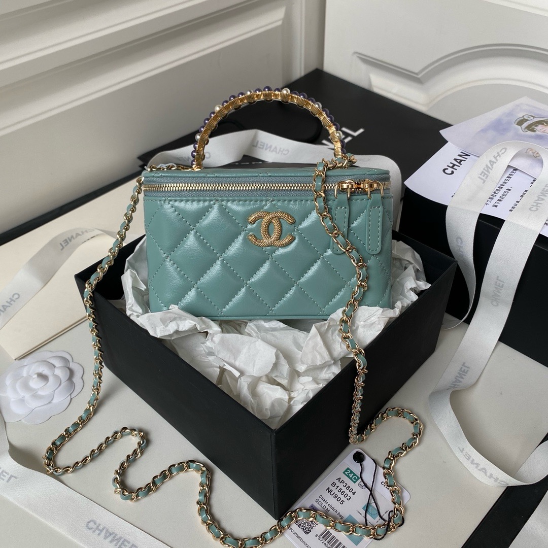 CHANEL CLUTCH WITH CHAIN AP3804 blue