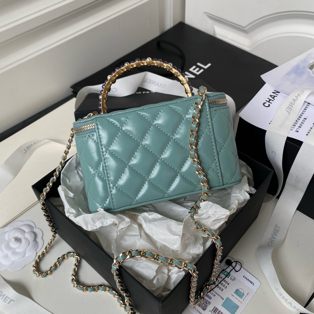 CHANEL CLUTCH WITH CHAIN AP3804 blue